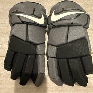 NIKE YOUTH VAPOR LT LACROSSE GLOVES - SIZE YOUTH SMALL